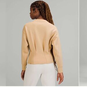 Lululemon Gathered Waist Crew Pullover
Pecan Tan Yellow size 10 fit